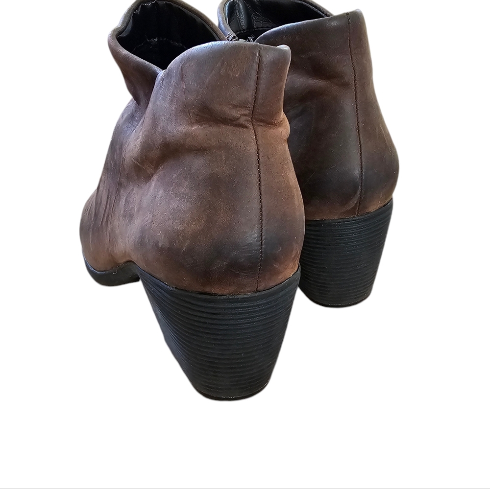 Clarks Unstructred Brown Ankle Boot - image 5